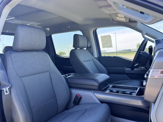 2025 Ford F-150 XLT photo 19