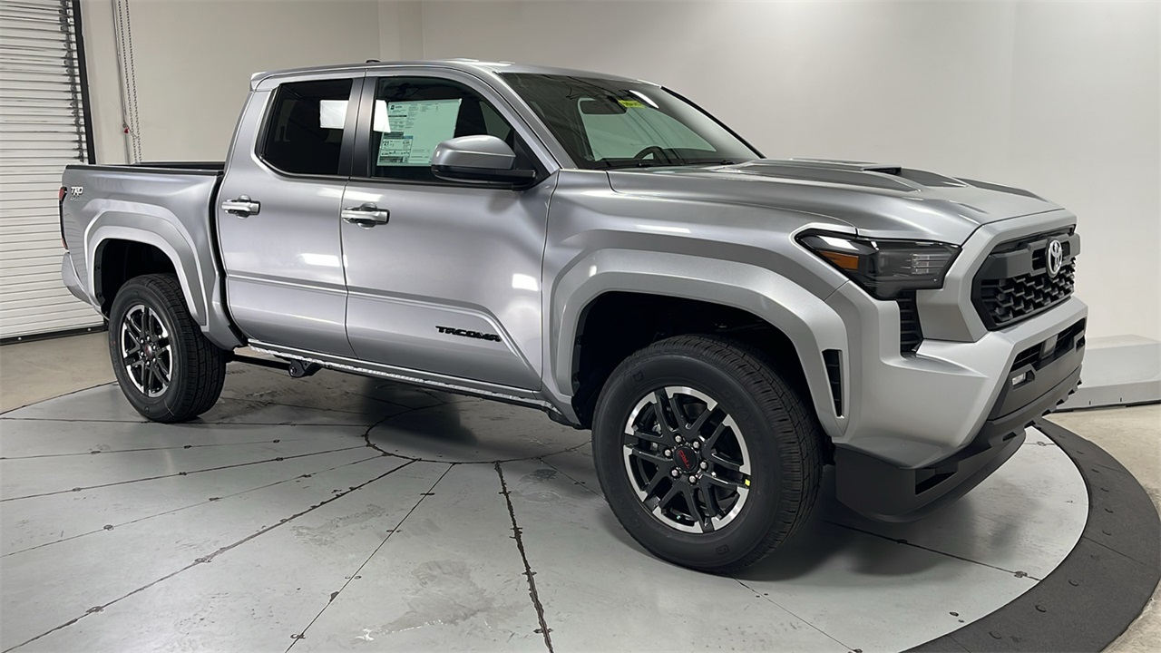 2025 Toyota Tacoma TRD Sport Double Cab photo 3