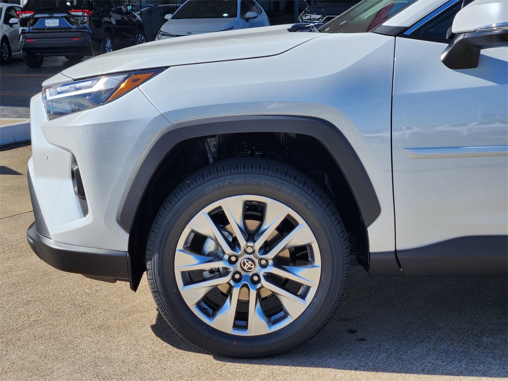 2025 Toyota RAV4 XLE Premium photo 4