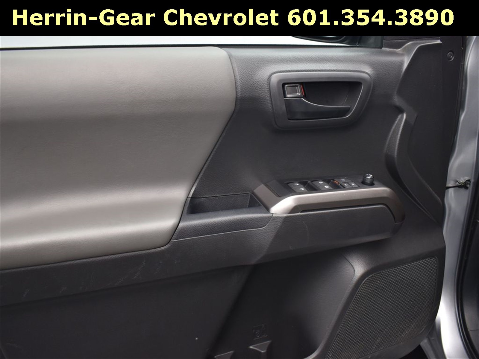 2023 Toyota Tacoma SR5 photo 10