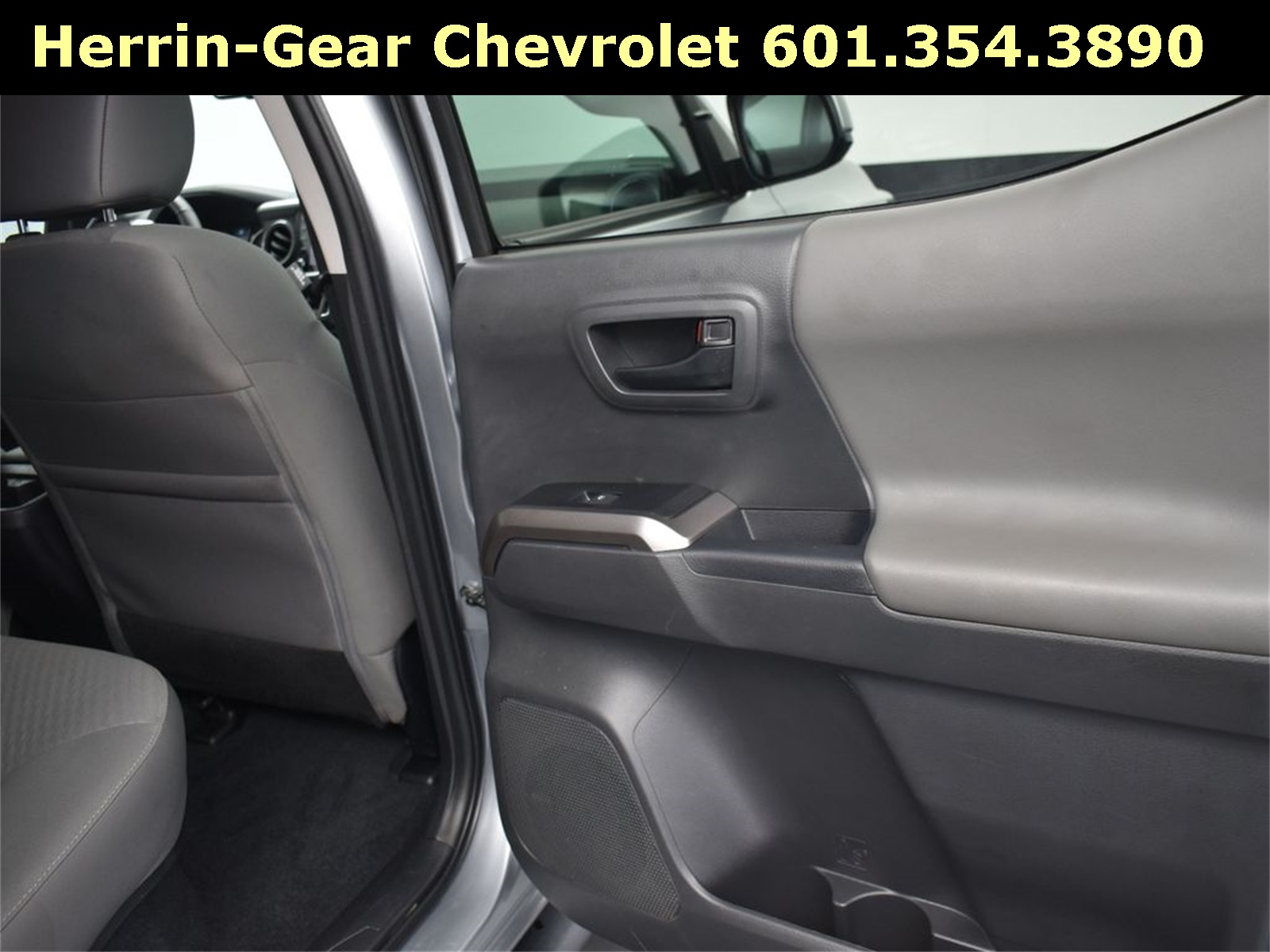 2023 Toyota Tacoma SR5 photo 18
