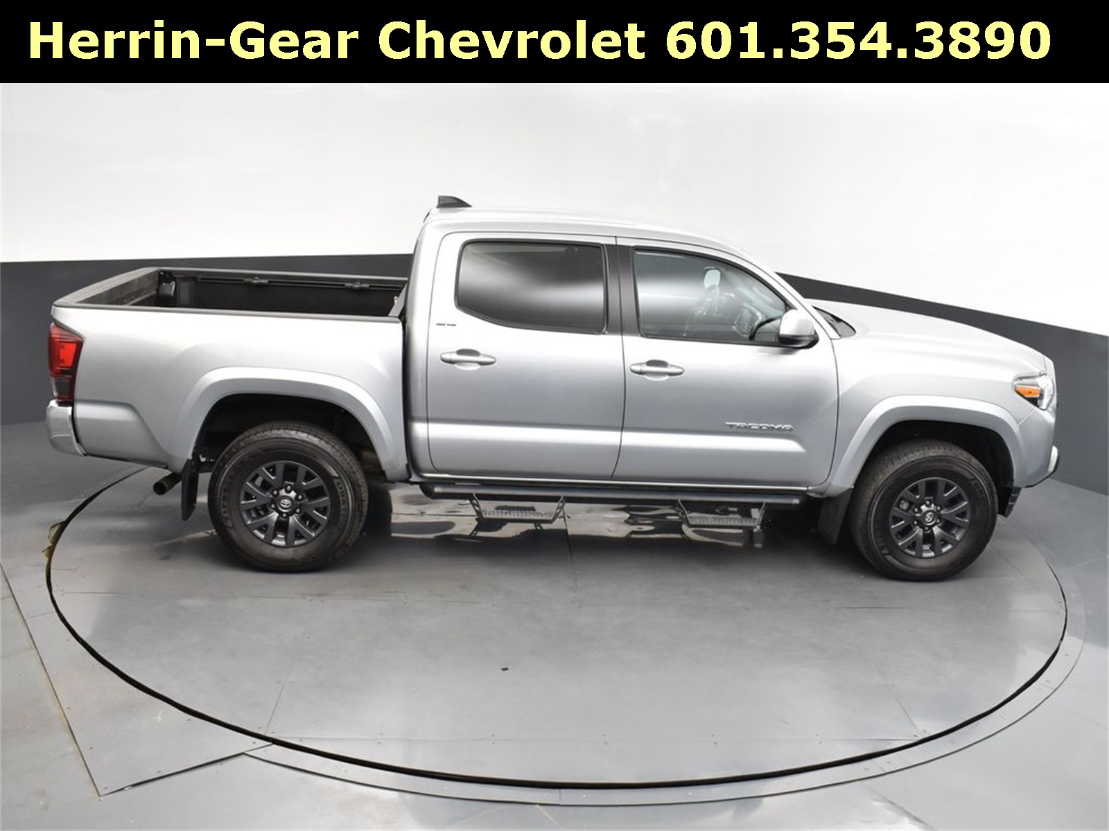 2023 Toyota Tacoma SR5 photo 32