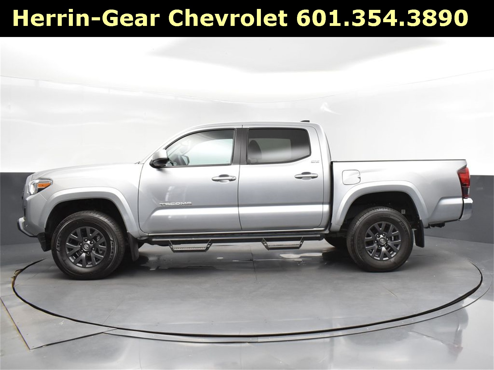 2023 Toyota Tacoma SR5 photo 3