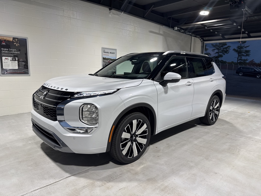 2025 Mitsubishi Outlander SEL's photo