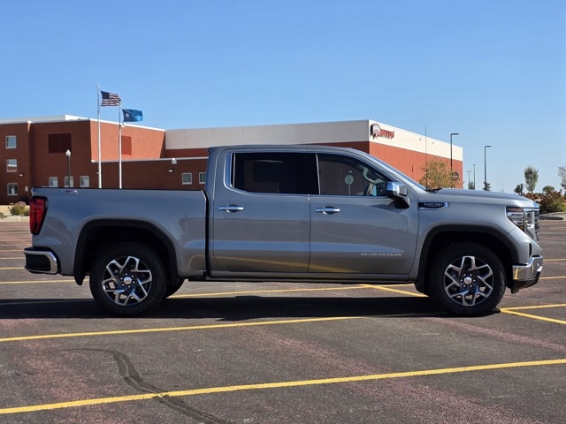 2026 GMC Sierra 1500 Crew Cab, Short Bed, SLT, 4WD