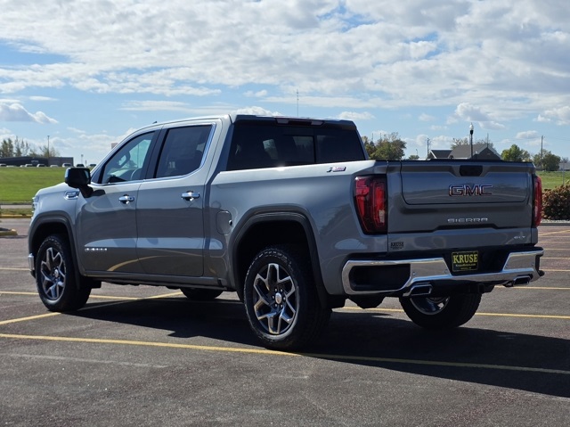 2026 GMC Sierra 1500 Crew Cab, Short Bed, SLT, 4WD