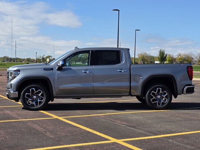 2026 GMC Sierra 1500 Crew Cab, Short Bed, SLT, 4WD