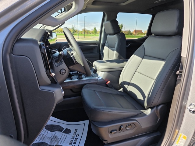 2026 GMC Sierra 1500 Crew Cab, Short Bed, SLT, 4WD