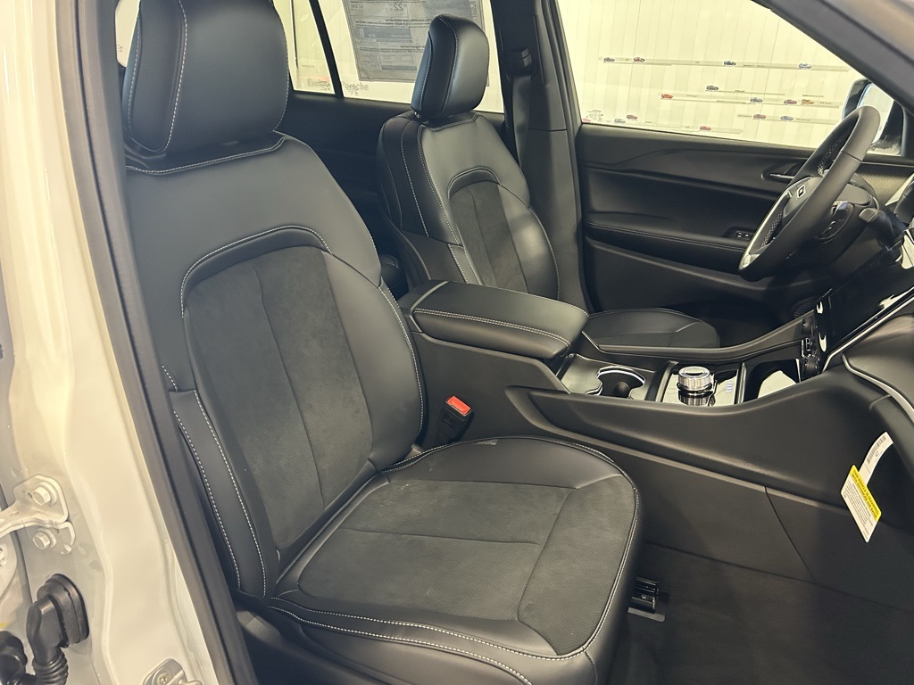 new 2025 Jeep Grand Cherokee car, priced at $42,413