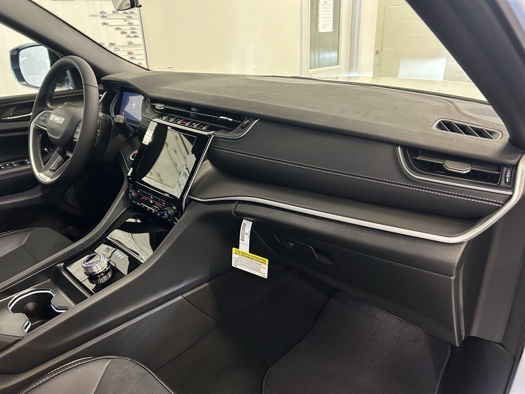 new 2025 Jeep Grand Cherokee car, priced at $42,413