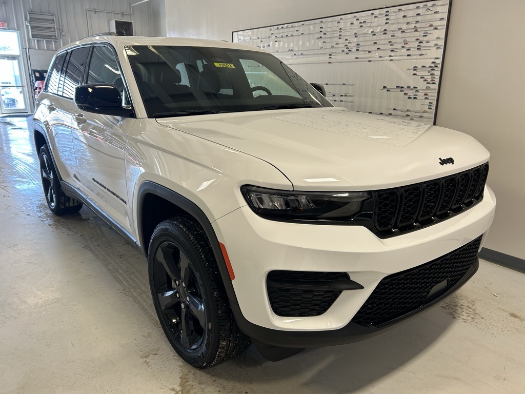 new 2025 Jeep Grand Cherokee car, priced at $42,413