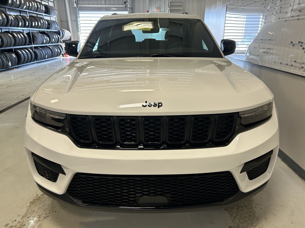 new 2025 Jeep Grand Cherokee car, priced at $42,413