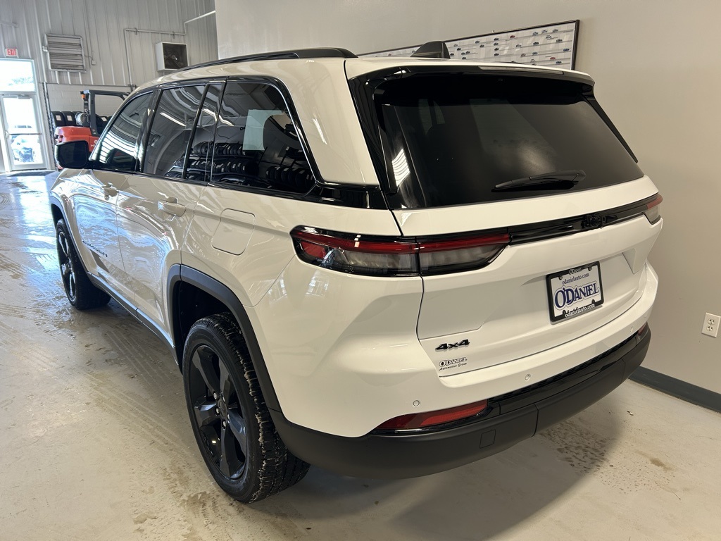 new 2025 Jeep Grand Cherokee car, priced at $42,413