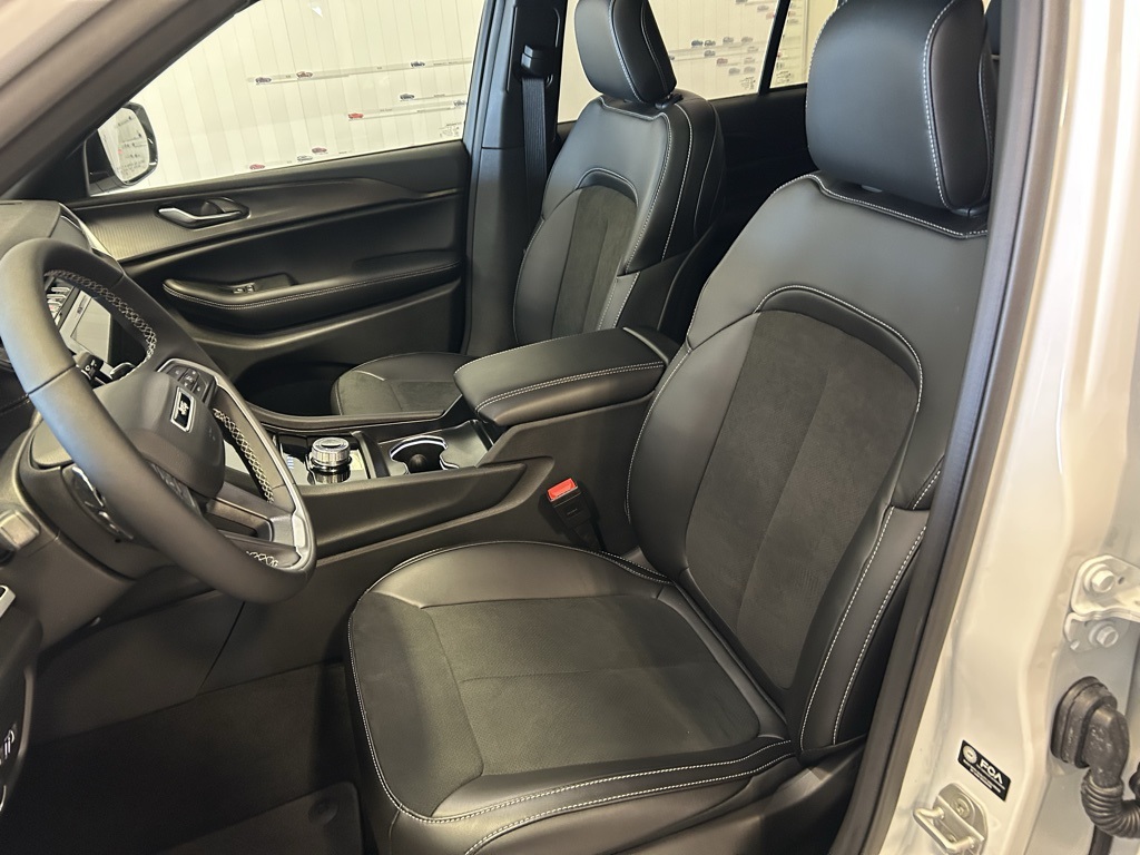 new 2025 Jeep Grand Cherokee car, priced at $42,413