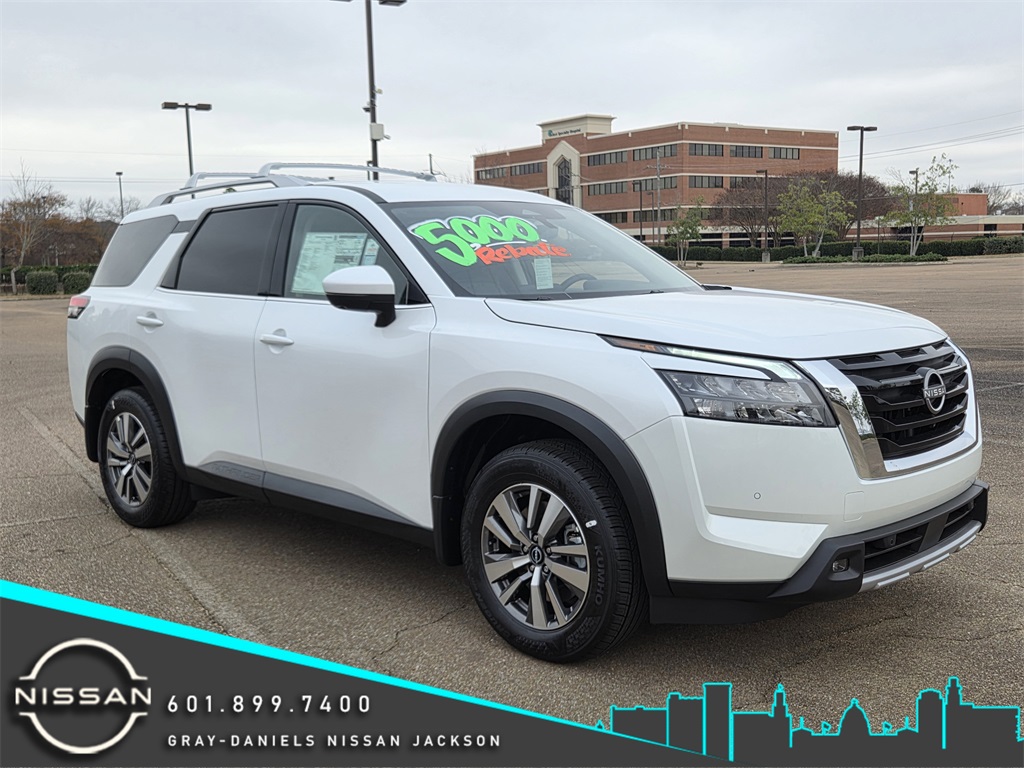 2025 Nissan Pathfinder SL's photo