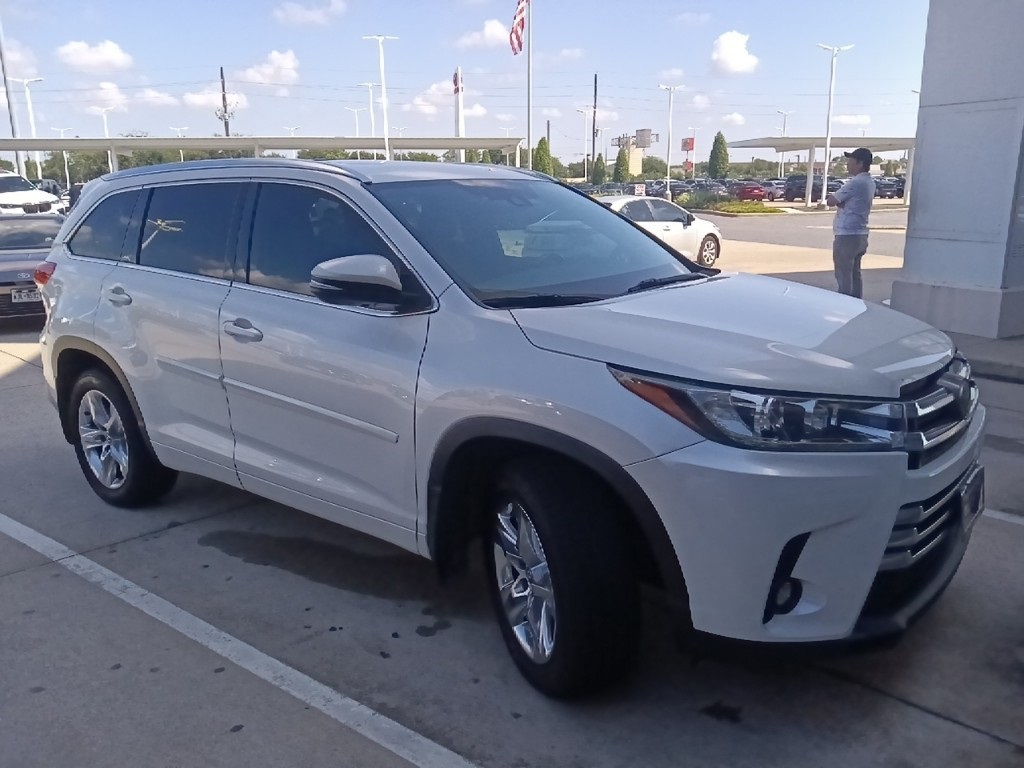 2019 Toyota Highlander Limited photo 2