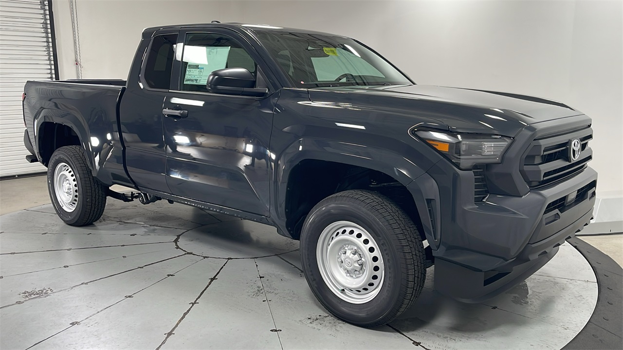 2025 Toyota Tacoma SR XtraCab photo 3