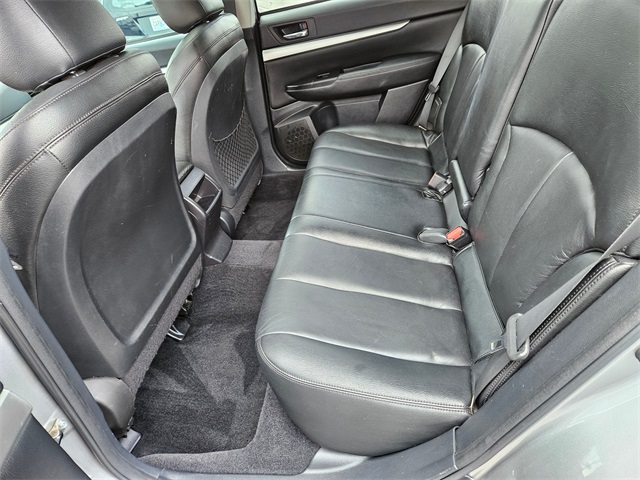 2010 Subaru Outback 2.5i photo 12