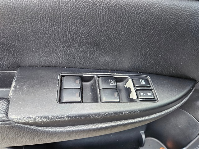 2010 Subaru Outback 2.5i photo 14