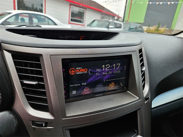 2010 Subaru Outback 2.5i photo 19