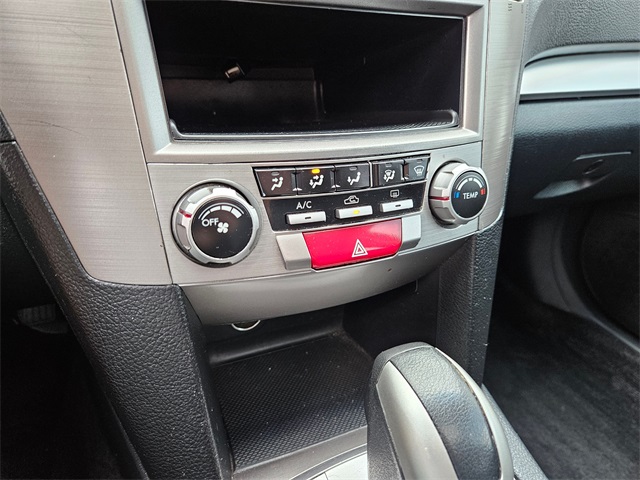 2010 Subaru Outback 2.5i photo 21