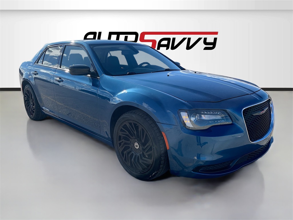2022 Chrysler 300 Touring's photo