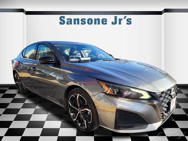 2023 Nissan Altima SR's photo