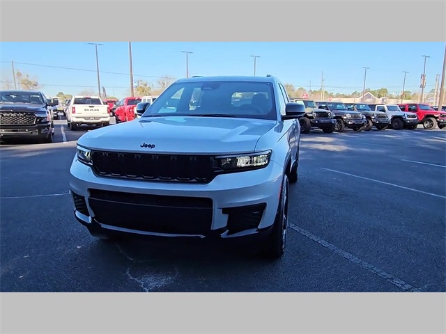 2025 Jeep Grand Cherokee L Altitude 4x2