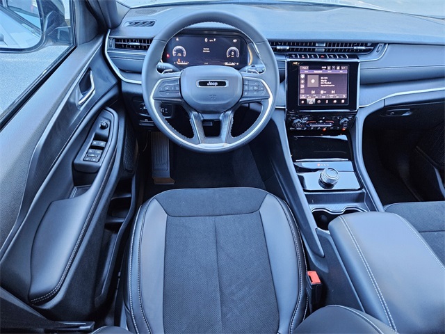 2025 Jeep Grand Cherokee L Altitude 4x2