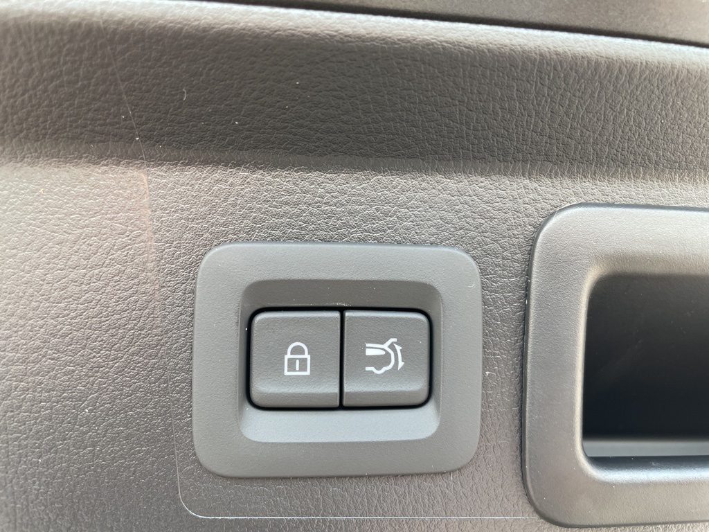 2025 Mazda CX-50 2.5 Preferred photo 5