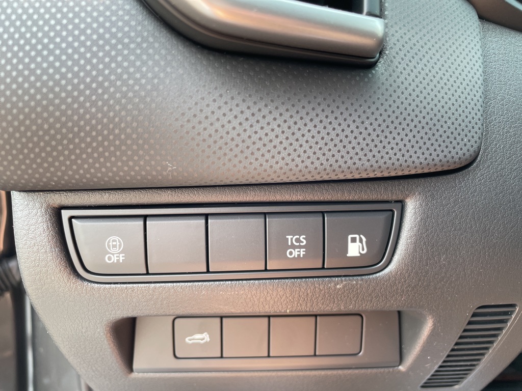 2025 Mazda CX-50 2.5 Preferred photo 9