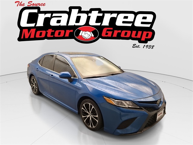 2019 Toyota Camry SE's photo