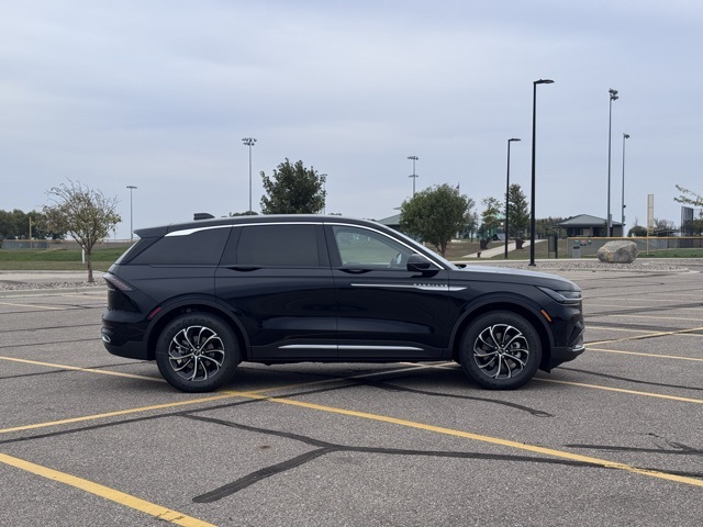 2025 Lincoln Nautilus Premiere photo 2