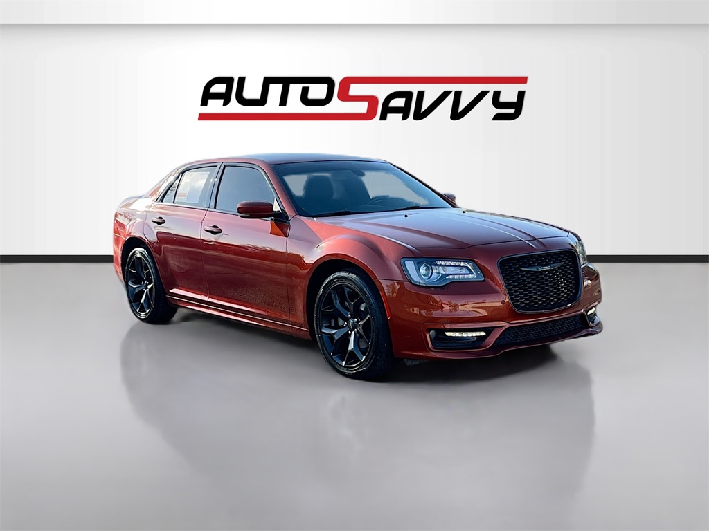 2021 Chrysler 300 Touring's photo