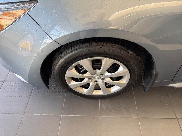 2025 Toyota Corolla LE photo 2