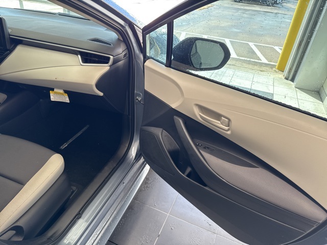 2025 Toyota Corolla LE photo 7