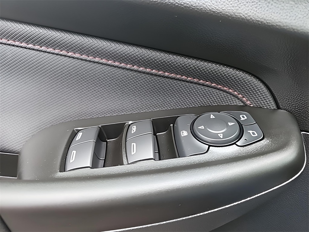 2023 Chevrolet Trailblazer RS photo 2