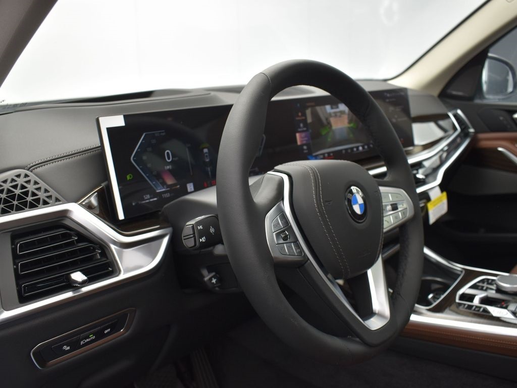 2026 Mineral White Metallic BMW X7 xDrive40i AWD SUV