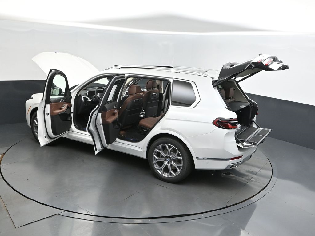 2026 Mineral White Metallic BMW X7 xDrive40i AWD SUV