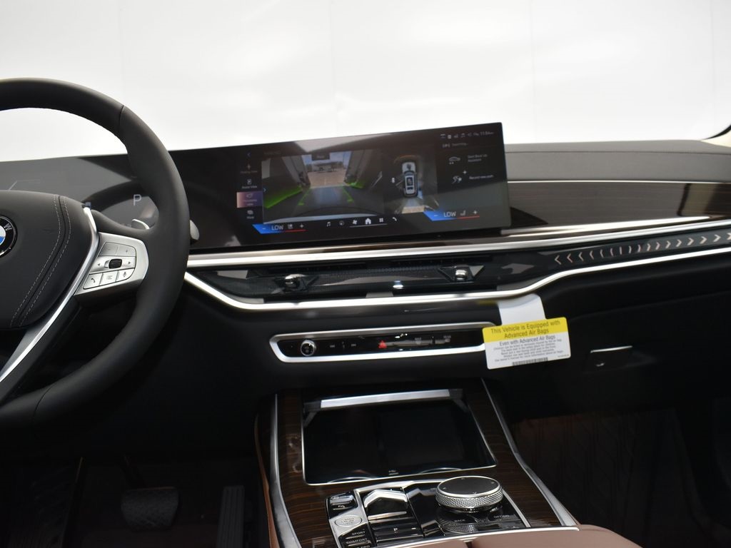 2026 Mineral White Metallic BMW X7 xDrive40i AWD SUV