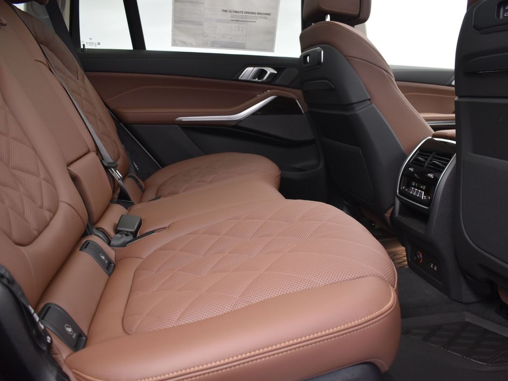 2026 Mineral White Metallic BMW X7 xDrive40i AWD SUV