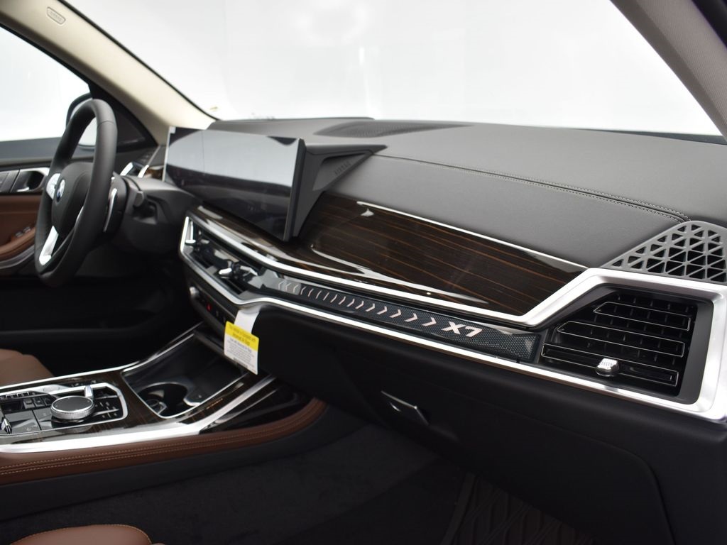 2026 Mineral White Metallic BMW X7 xDrive40i AWD SUV