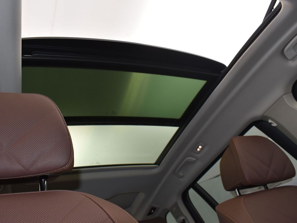 2026 Mineral White Metallic BMW X7 xDrive40i AWD SUV
