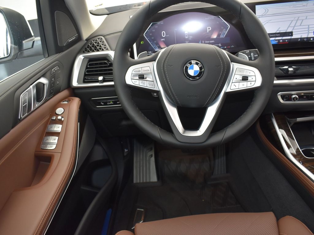 2026 Mineral White Metallic BMW X7 xDrive40i AWD SUV