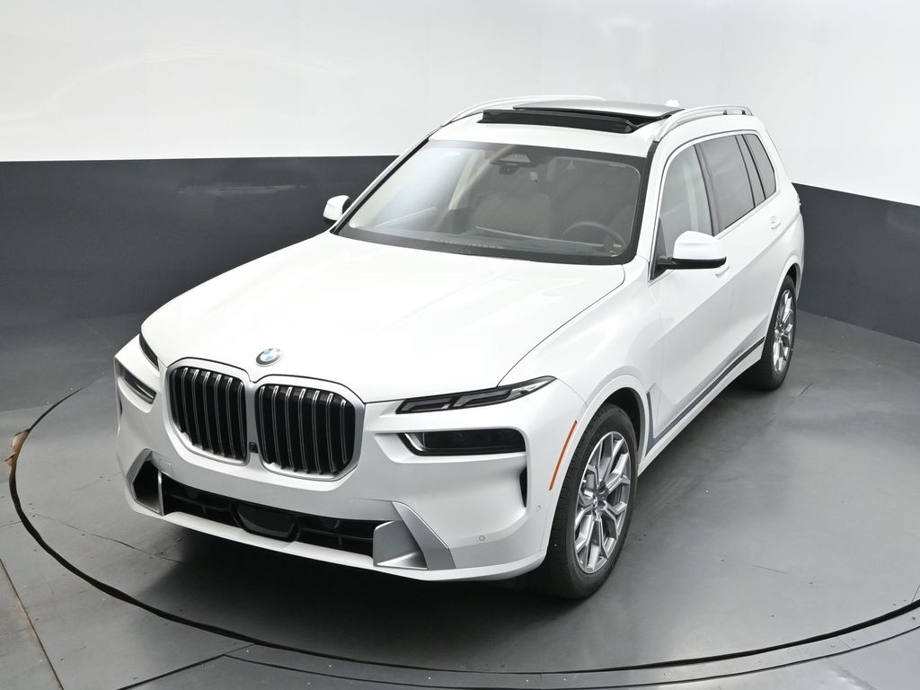 2026 Mineral White Metallic BMW X7 xDrive40i AWD SUV