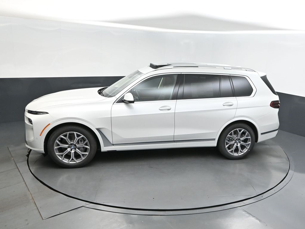 2026 Mineral White Metallic BMW X7 xDrive40i AWD SUV