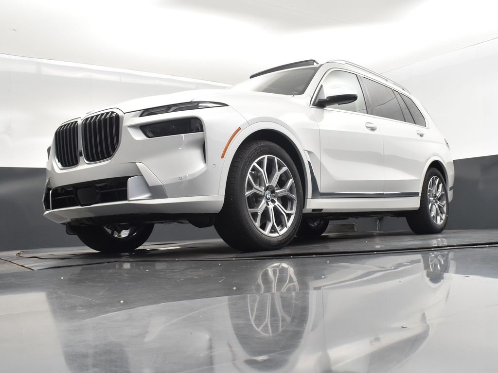 2026 Mineral White Metallic BMW X7 xDrive40i AWD SUV