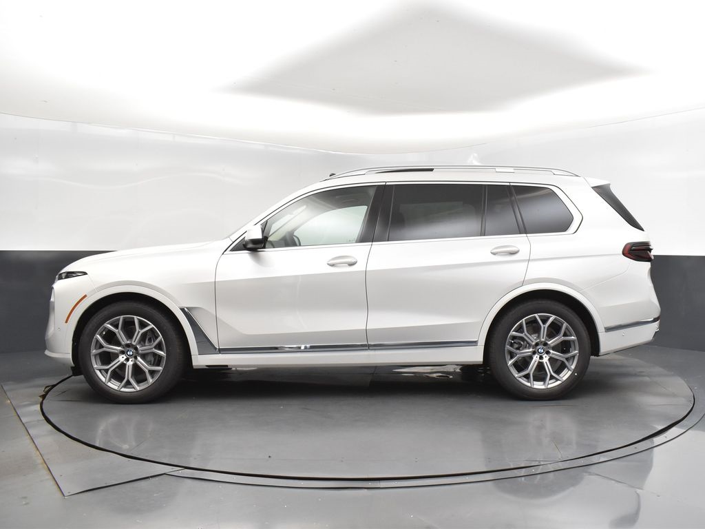 2026 Mineral White Metallic BMW X7 xDrive40i AWD SUV