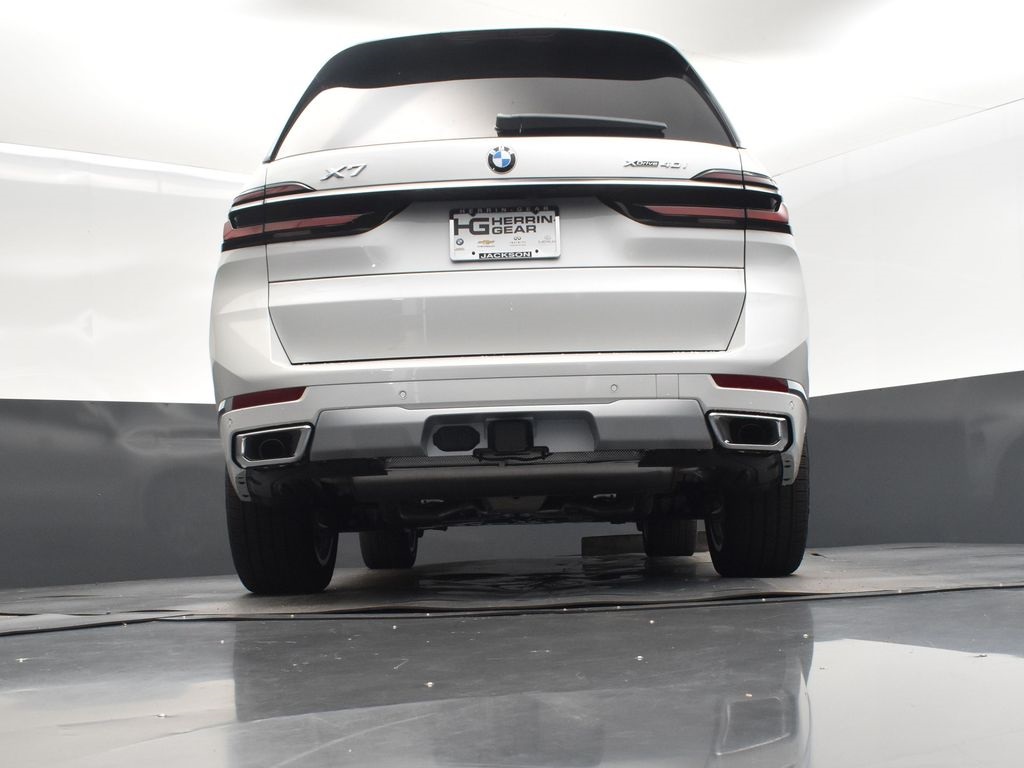 2026 Mineral White Metallic BMW X7 xDrive40i AWD SUV