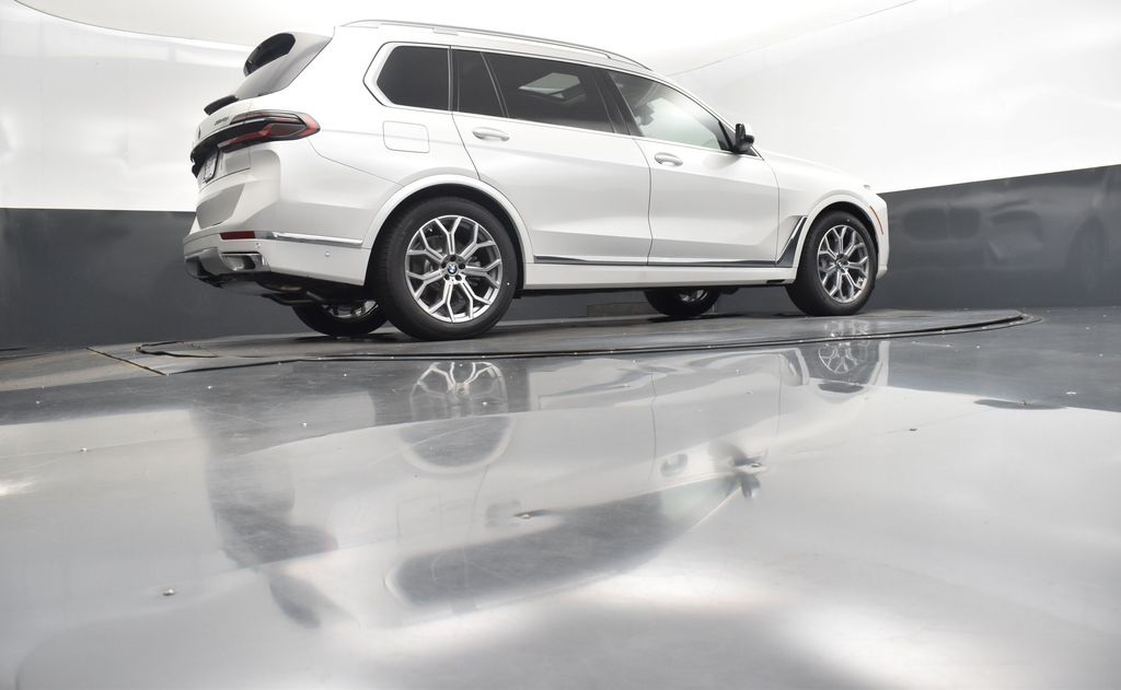 2026 Mineral White Metallic BMW X7 xDrive40i AWD SUV